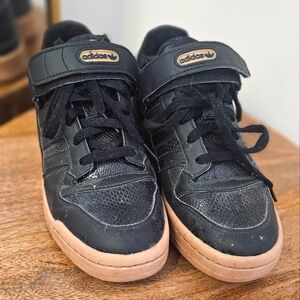 ADIDAS men's Forum low top, size 8